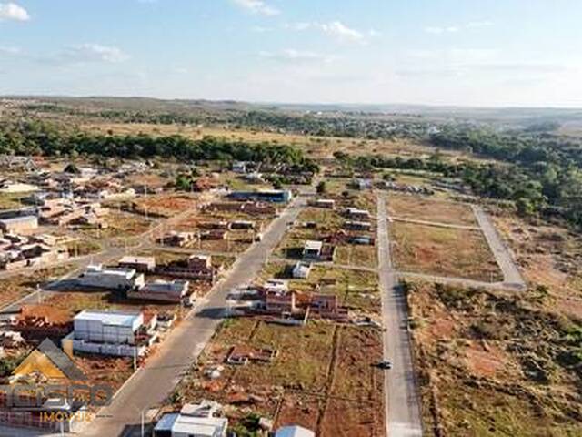 Lote para Venda em Aparecida de Goiânia - 2