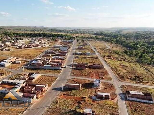 Lote para Venda em Aparecida de Goiânia - 5