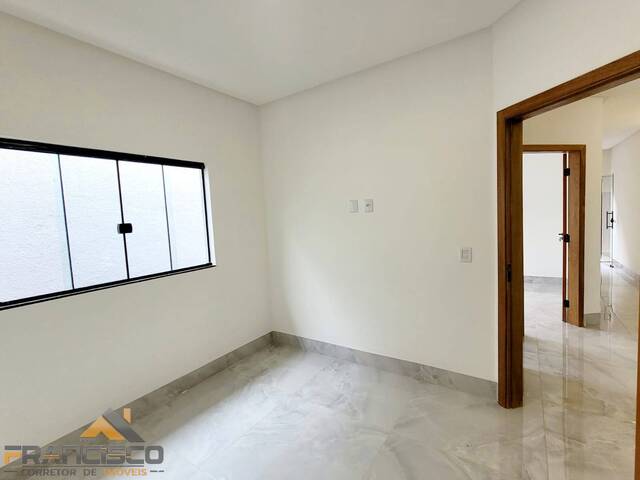 #24 - Casa para Venda em Aparecida de Goiânia - GO - 3